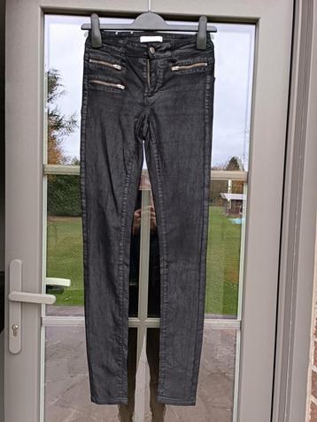 Vila Clothes zwarte jeans van imitatieleer van satijn  beschikbaar voor biedingen