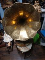 Prachtige oude grammofoon met platen en naalden, Ophalen