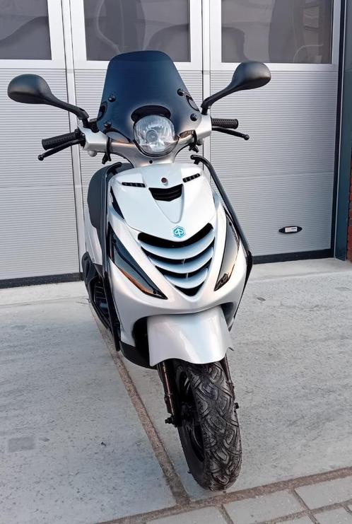 Piaggio Zip 4T Scooter Glans Zilver FULL OPTION (A-KLASSE), Fietsen en Brommers, Fietsaccessoires | Fietsgereedschap, Zo goed als nieuw