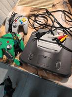 Nintendo, Games en Spelcomputers, Spelcomputers | Nintendo 64, Ophalen of Verzenden, Zo goed als nieuw, Met 2 controllers