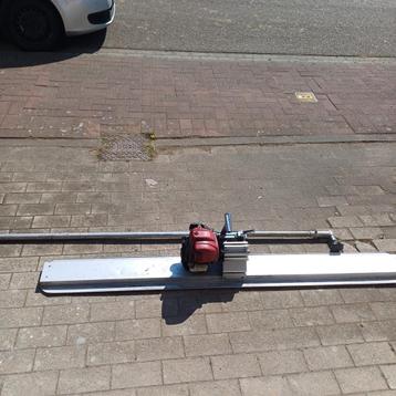 Regle vibreuse HONDA 2 metres beschikbaar voor biedingen