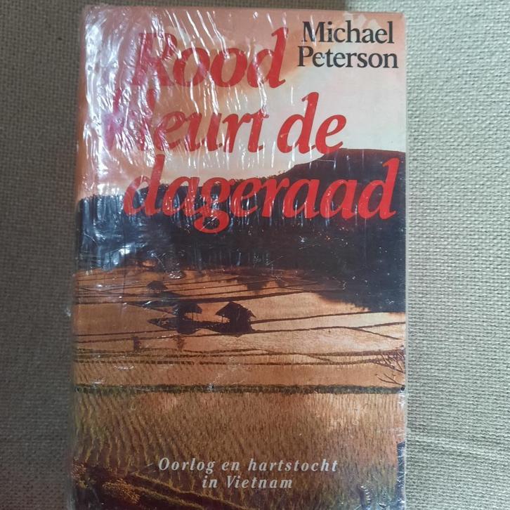 ROOD KLEURT DE DAGERAAD - MICHAEL PETERSON - OORLOG, Boeken, Romans, Ophalen of Verzenden