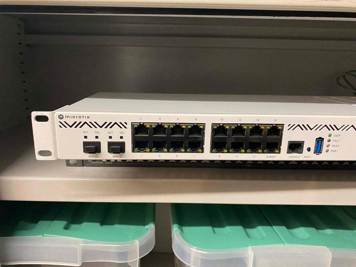 Microtik ccr2004-16g-2s+ glasvezelrouter, Computers en Software, Routers en Modems, Zo goed als nieuw, Router, Ophalen