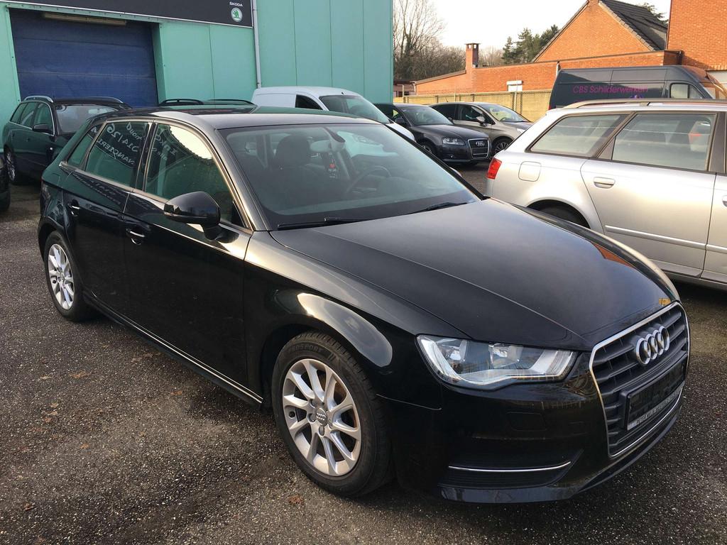Audi A3 A3 Sportback 1.6 TDi ultra Attraction diesel, Auto's, Euro 5, 1800 kg, Gebruikt, Zwart