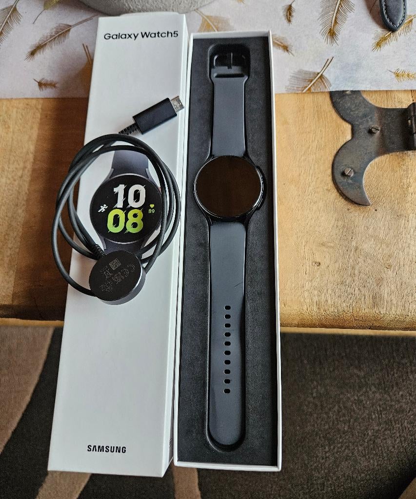 A vendre galaxy watch 5., Avancer d'un pas, Étanche, Comme neuf, Enlèvement