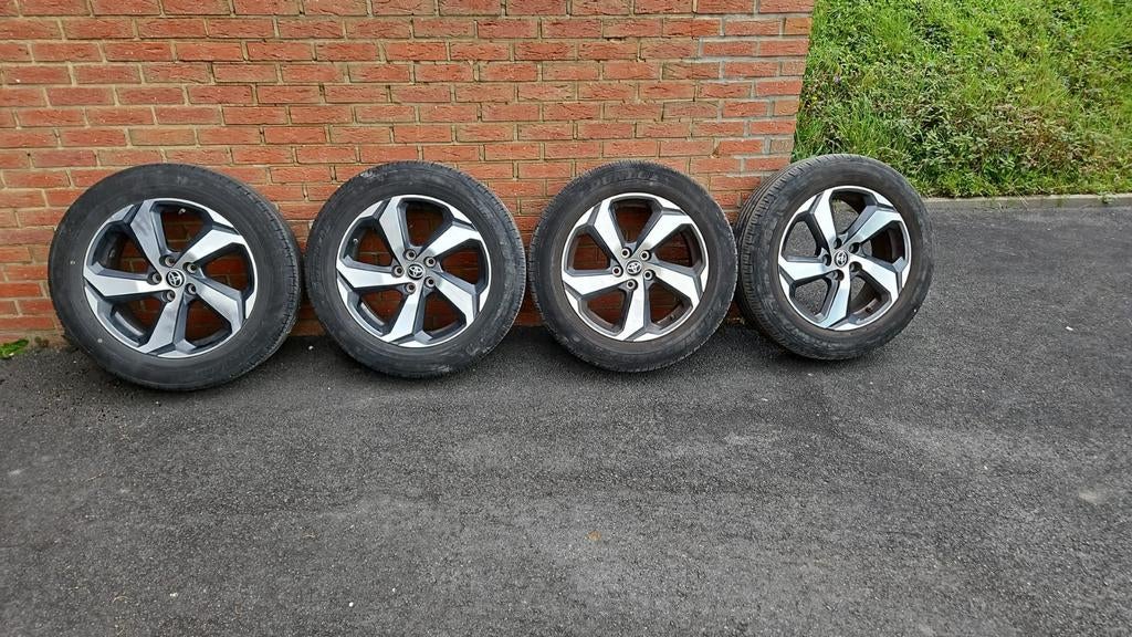 Pneus d'ETE sur jante Rav 4, Autos : Pièces & Accessoires, Enlèvement, Pneus été, Pneu(s)