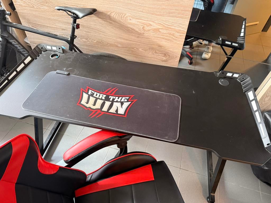 Gamebureau+gamestoel, Huis en Inrichting, Bureaus, Ophalen, Zo goed als nieuw