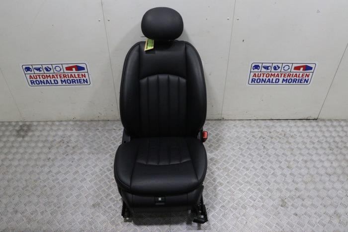 Siège droit d'un Mercedes CLS-Klasse (CLS-Klasse 04-), Autos : Pièces & Accessoires, Habitacle & Garnissage, Mercedes-Benz, Utilisé