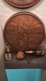 Prachtig gesculpeerde koppen van een wijnvat, Ophalen