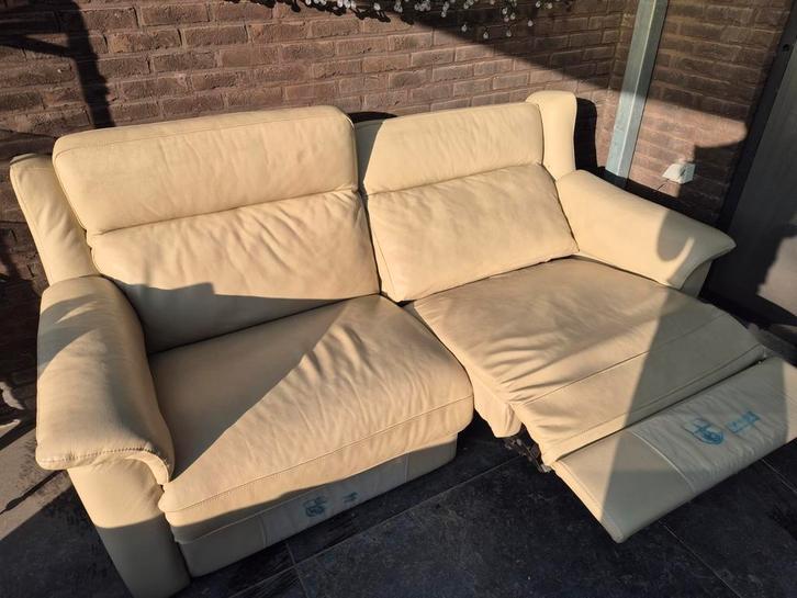 Lederen elektrisch verstelbare zetel 2m x 1m (beige), Maison & Meubles, Canapés | Salons, Comme neuf, Banc droit, Deux personnes