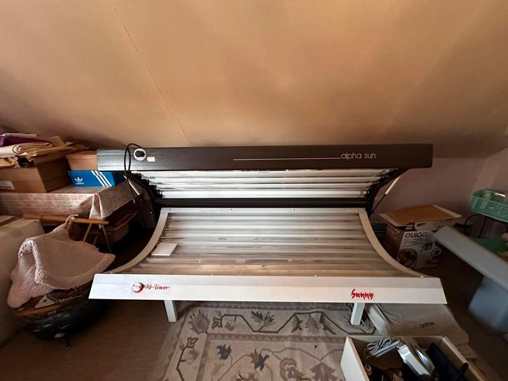 Zonnebank Alpha Sun Sunny - 30-Timer, Elektronische apparatuur, Zonnebanken en Gezichtsbruiners, Gebruikt, Zonnebank dubbelzijdig