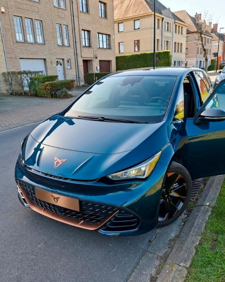 Cupra Born bleu Aurora, Autos, Cupra, Particulier, Born, Caméra 360°, Caméra de recul, Phares directionnels, Régulateur de distance