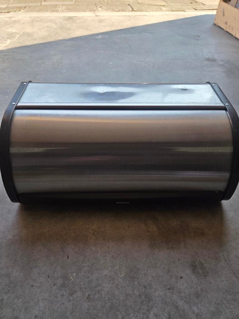 Broodtrommel Brabantia, Ophalen