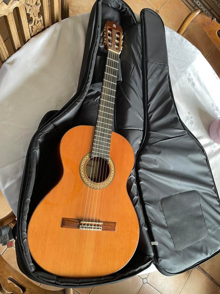 Guitare Alhambra modele 4P, Musique & Instruments, Instruments à corde | Guitares | Acoustiques, Enlèvement, Comme neuf