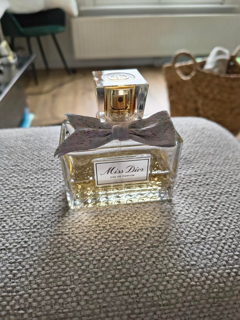 Miss Dior EAU DE PARFUM, Bijoux, Sacs & Beauté, Beauté | Parfums, Enlèvement