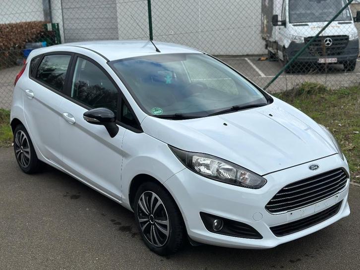 Ford fiesta TITANIUM 1.5Tdci Euro5 1er propriété prête immat, Autos, Ford, Particulier, Fiësta, ABS, Phares directionnels, Airbags