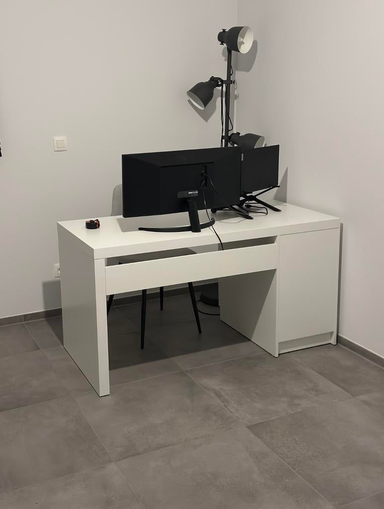 Bureau MALM, blanc, 140x65 cm, Comme neuf, Enlèvement, IKEA, Bureau-armoire combiné
