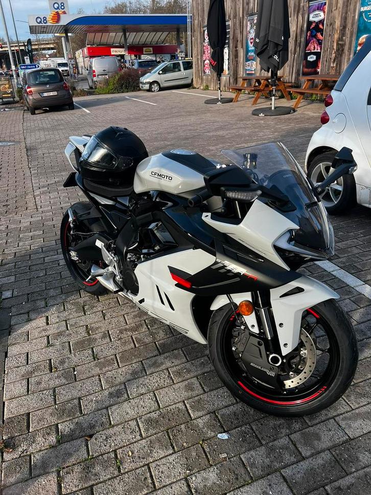 CFMOTO 675SRR, Motos, Motoren | CFMOTO, Particulier, Sport, plus de 35 kW, 3 cylindres, Permis Moto A, ABS, Poignées chauffantes