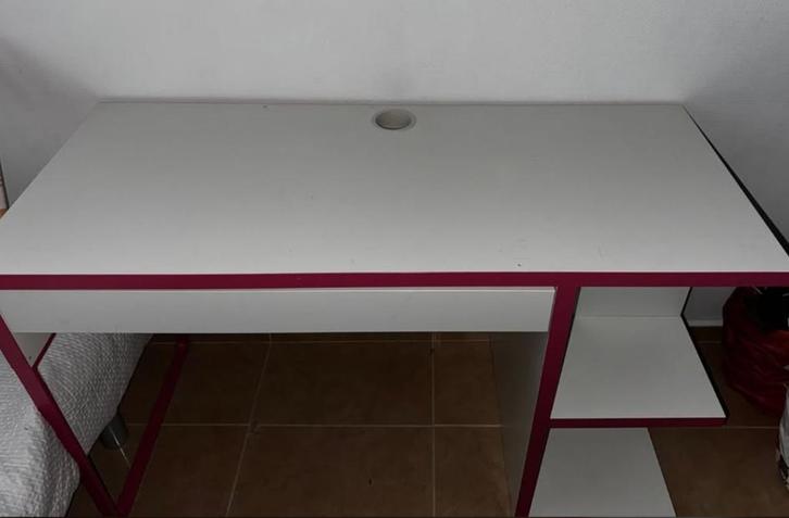 BUREAU IKEA POUR ENFANTS EN BON ÉTAT, Maison & Meubles, Bureaux, Utilisé, Bureau, Enlèvement