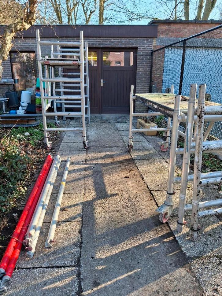 Vouwstelling Altrex, Doe-het-zelf en Bouw, Steigers, Gebruikt, Rolsteiger of Kamersteiger, 2 tot 5 meter, Ophalen