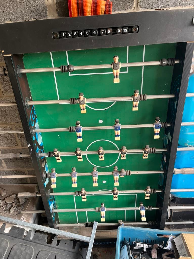Tafelvoetbaltafel / Kicker – met scoreteller, Kinderen en Baby's, Speelgoed | Voetbaltafels, Zo goed als nieuw, Ophalen