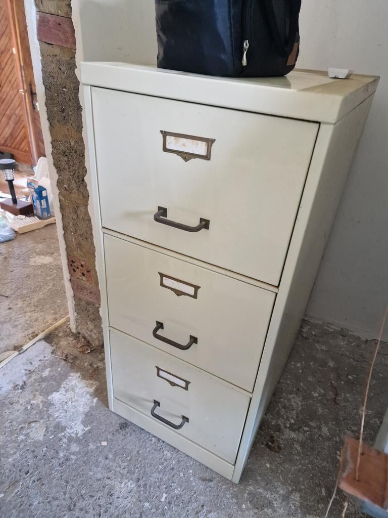 Armoire métallique à tiroirs, Enlèvement