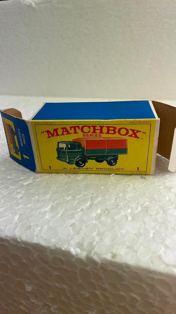 Matchbox 1 Mercedes Truck doosje, Ophalen of Verzenden