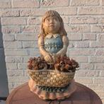 Grande statue de jardin en céramique pour fille avec panier, Enlèvement ou Envoi, Comme neuf, Autres matériaux, Homme