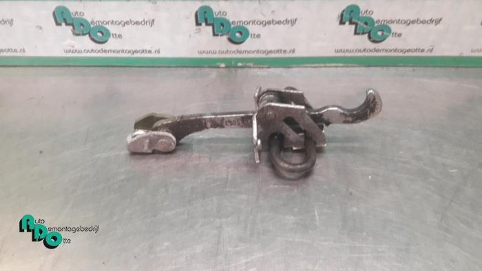 Butée 4portes avant gauche d'un Opel Corsa (Corsa C 00-), Autos : Pièces & Accessoires, Carrosserie & Tôlerie, Opel, Utilisé, 3 mois de garantie