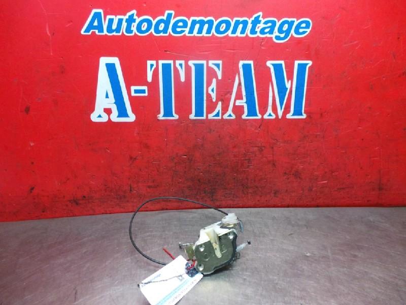 SERRURE DE PORTE RODS AVANT DROIT Toyota Yaris (P1), Utilisé, Toyota