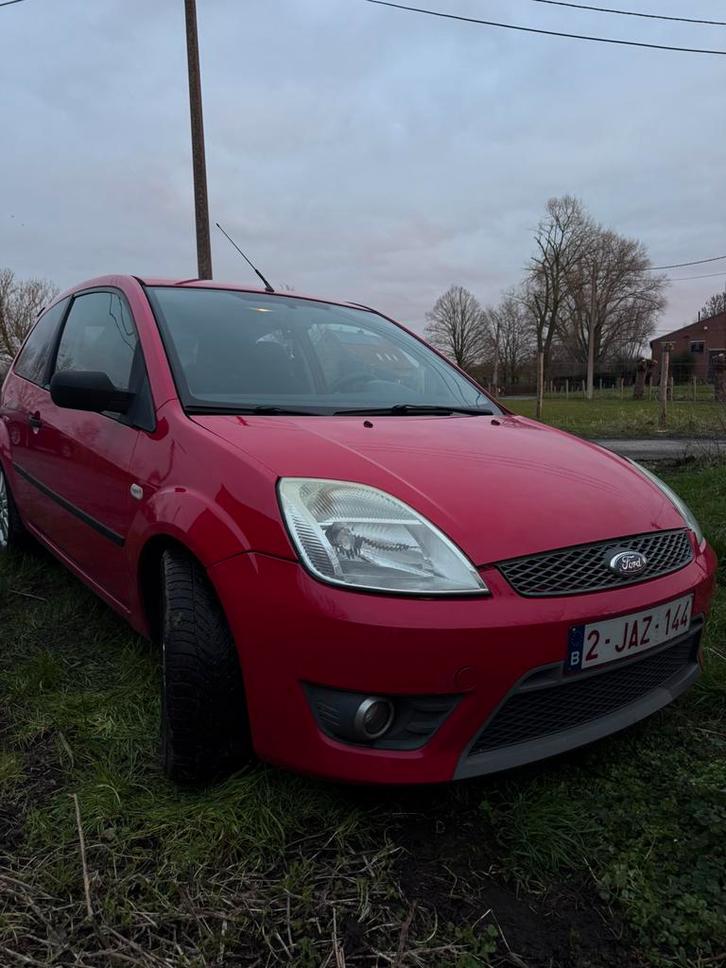 FORD FIESTA, Autos, Ford, Fiësta, ABS, Airbags, Air conditionné, Air conditionné automatique, Rétroviseurs électriques, Electronic Stability Program (ESP)