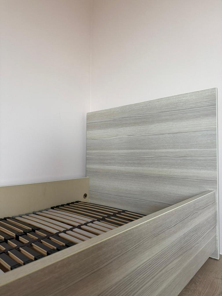 1 persoonsbed met lattenbodem + 2 nachtkastjes, Huis en Inrichting, Slaapkamer | Bedden, Ophalen, Zo goed als nieuw