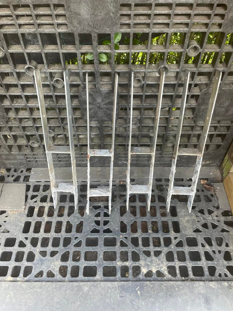 4x H paalhouder 90x90mm lengte 60cm, Bricolage & Construction, Quincaillerie & Fixations, Enlèvement, Comme neuf