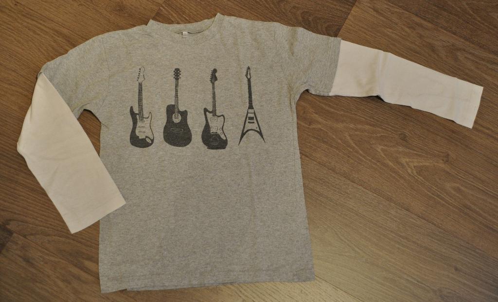 1/34. T-shirt manches longues pour garçon de 9 ans, Enfants & Bébés, Vêtements enfant | Taille 134, Enlèvement ou Envoi, Utilisé