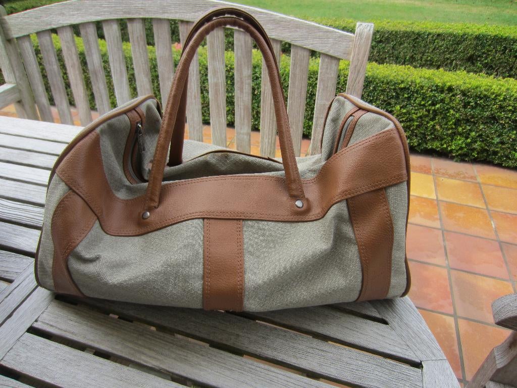 weekendtas Laurent David, Ophalen