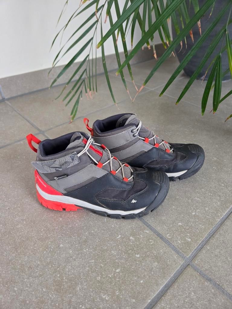 Chaussures de marche Quechua - taille 34, Garçon ou Fille, Quechua, Enlèvement ou Envoi, Utilisé