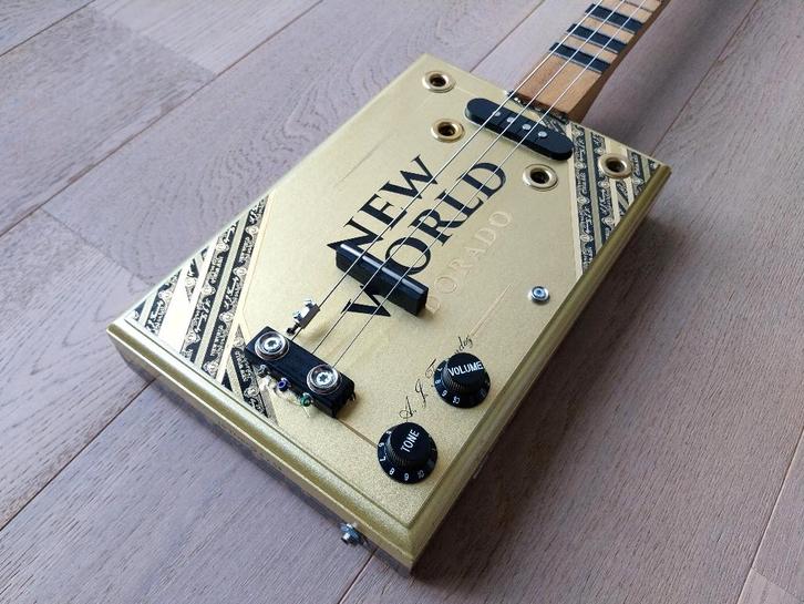 Clinton Cigar Box Guitar - Cigarbox - Guitare boîte à cigare, Musique & Instruments, Instruments à corde | Guitares | Électriques