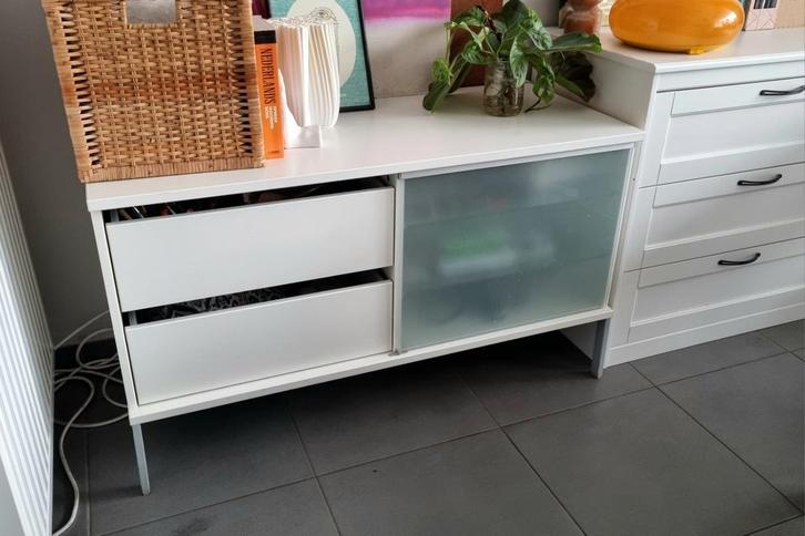 Ikea Tobo TV kast, Maison & Meubles, Armoires | Mobilier de télévision, Comme neuf, Moins de 100 cm, 100 à 150 cm, 25 à 50 cm