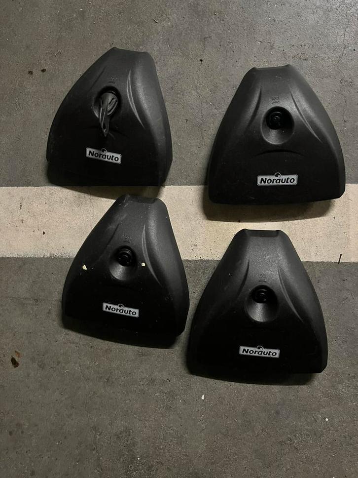 Caches / pieds de barres de toit Norauto, Autos : Divers, Porte-bagages, Comme neuf, Enlèvement ou Envoi