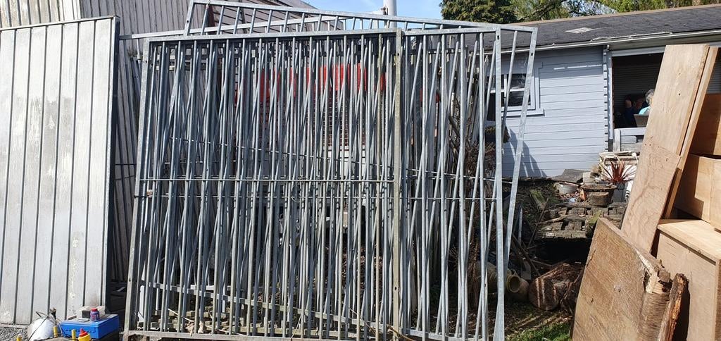 3570 Alken. Hondenren, 9 kennelpanelen., Ophalen