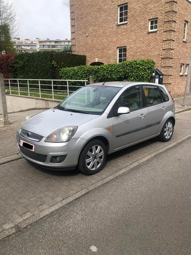 Ford fiesta 1.4 TDCI 40000 km Clima Euro 4, Achat, Entreprise, Boîte manuelle, Fiësta