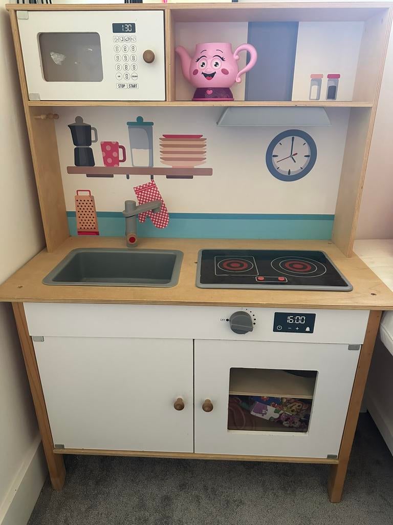 Mooie houten speelkeuken met magnetron en kookplaat, Enlèvement, Utilisé, Jouer à la cuisine