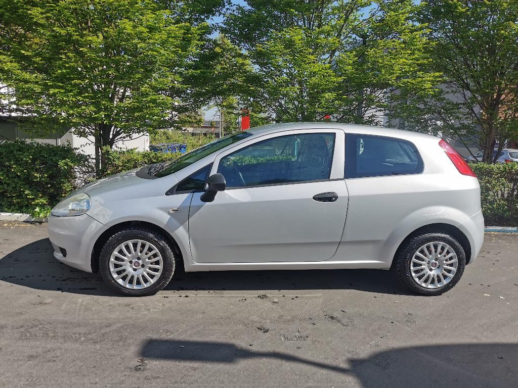 Fiat Punto 1.2i - EURO 5 - Nieuwe distributie + garantie, Voorwielaandrijving, Stof, 4 cilinders, 400 kg