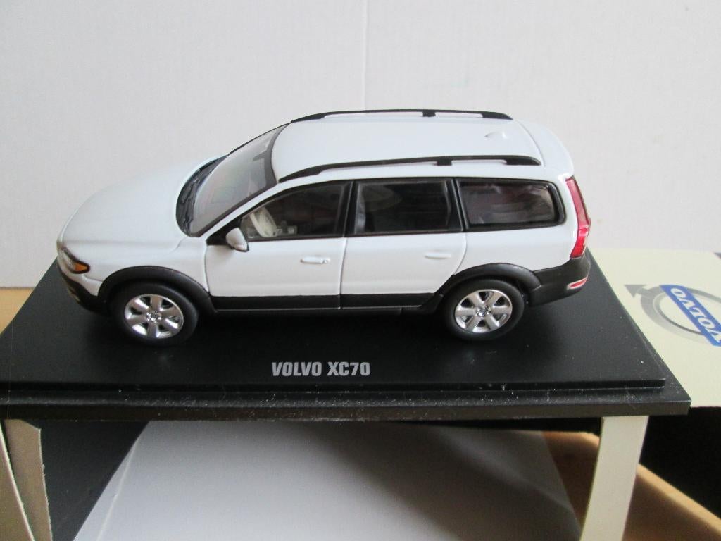 Volvo XC 70 weiß 1:43 Werbemodell, Enlèvement ou Envoi, Comme neuf, Voiture, Autres marques