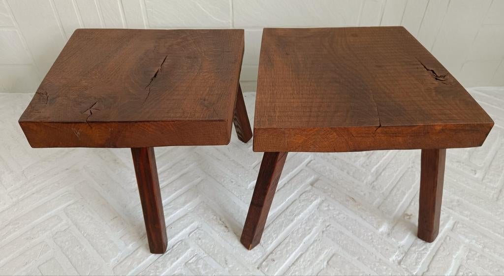 Twee vintage houten brutalist krukjes., Ophalen