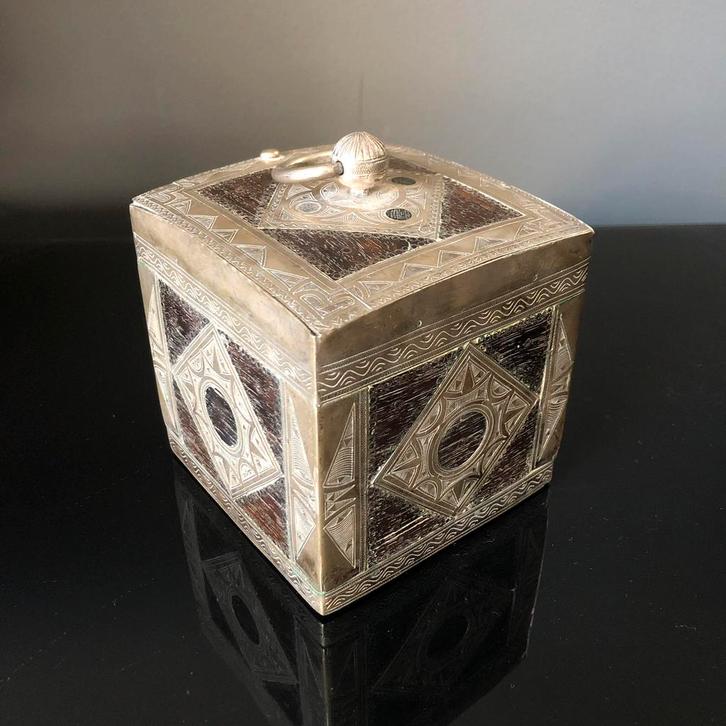 Petite boîte touareg en ébène et argent touareg, Antiquités & Art, Antiquités | Argent & Or, Argent