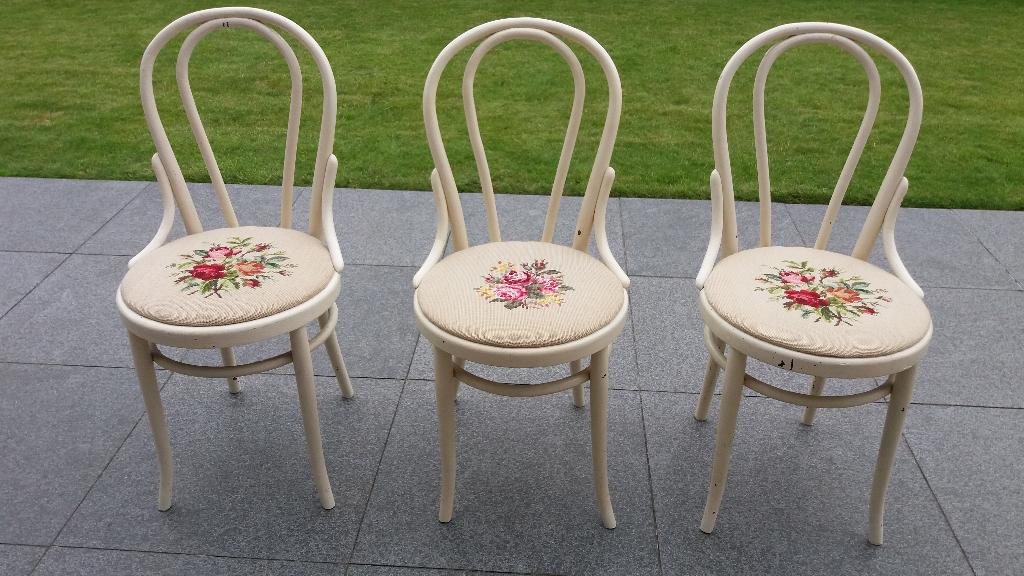 3 ANTIEKE STOELEN MET HANDWERK, Ophalen