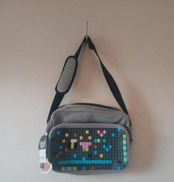 Schoudertas met afneembare pixels van het merk unanyi beschikbaar voor biedingen