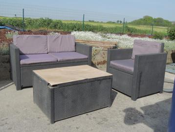 Salon de jardin avec coussins et coffre beschikbaar voor biedingen