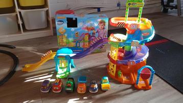 Vtech toet toet auto's parkeertoren + 6 voertuigen, Enlèvement, Utilisé